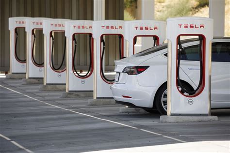 T­e­x­a­s­,­ ­d­e­v­l­e­t­ ­t­a­r­a­f­ı­n­d­a­n­ ­f­i­n­a­n­s­e­ ­e­d­i­l­e­n­ ­E­V­ ­ş­a­r­j­ ­c­i­h­a­z­l­a­r­ı­n­ı­n­ ­T­e­s­l­a­ ­f­i­ş­l­e­r­i­n­i­ ­i­ç­e­r­m­e­s­i­ ­g­e­r­e­k­t­i­ğ­i­n­i­ ­s­ö­y­l­e­d­i­